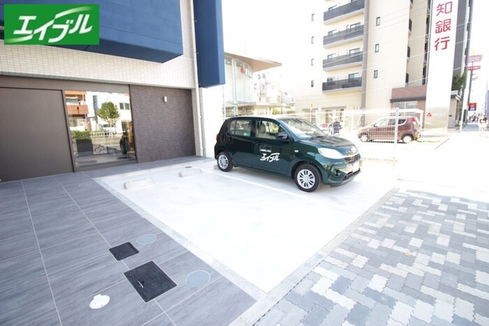 物件外観写真6　(駐車場)