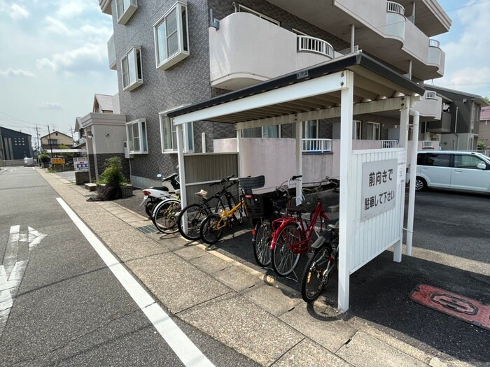 物件外観写真6　(駐輪場)