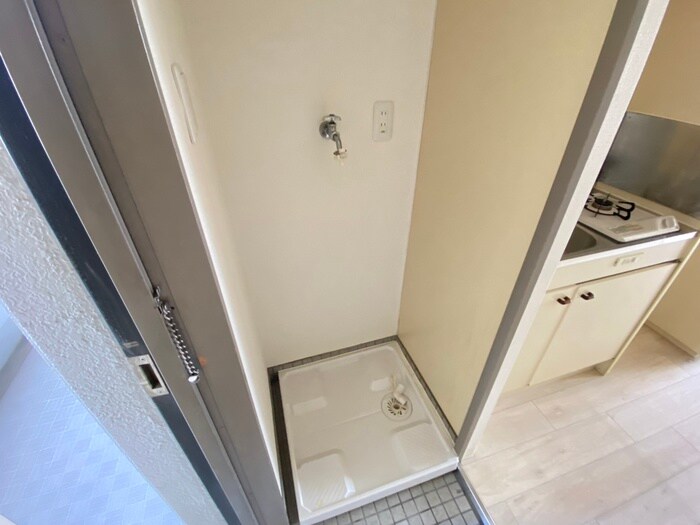 物件内観写真12　(洗濯機置場)