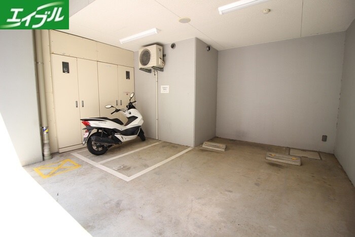 物件外観写真2　(駐車場)