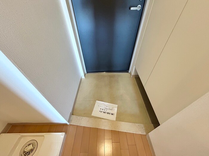 物件内観写真16　(玄関)