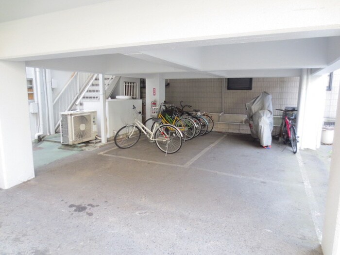 物件外観写真4　(駐輪場)