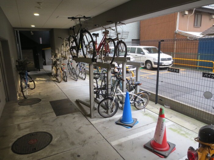 物件外観写真4　(駐輪場)