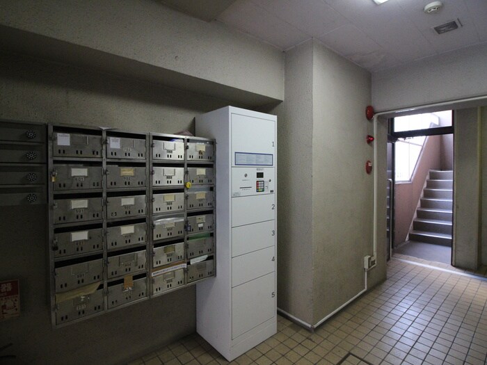 物件外観写真4　(エントランス部分)