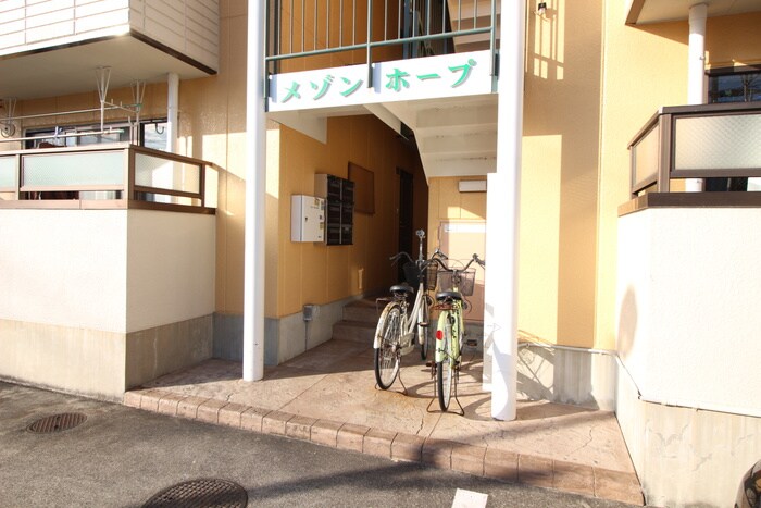 物件外観写真4　(エントランス部分)