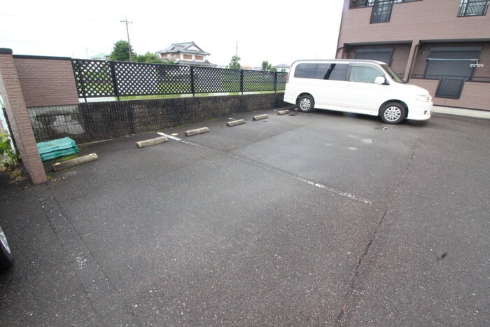 物件外観写真5　(駐車場)