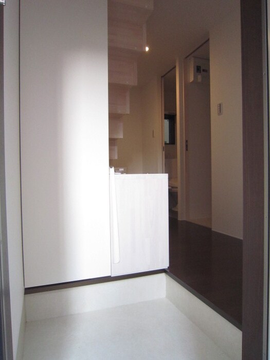 物件内観写真16　(玄関)