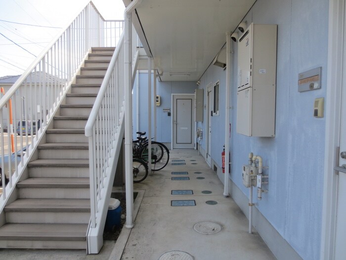 物件外観写真4　(エントランス部分)