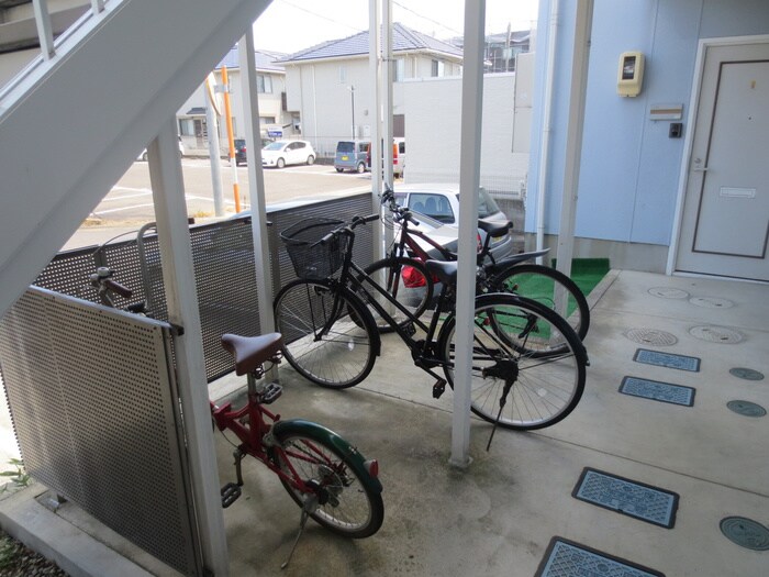 物件外観写真5　(駐輪場)