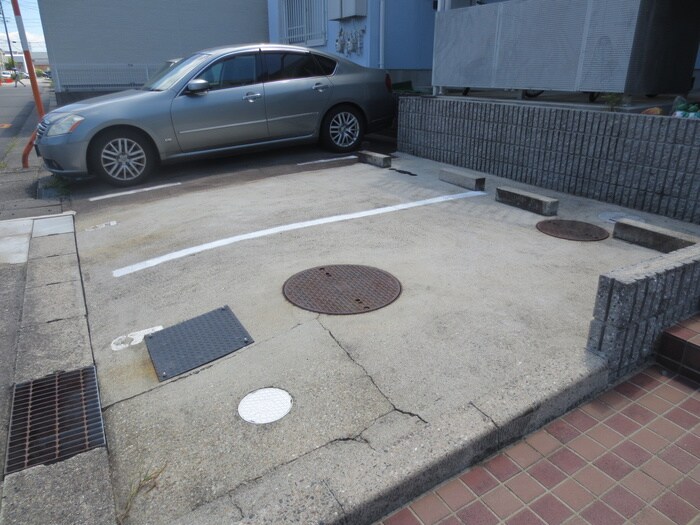 物件外観写真6　(駐車場)