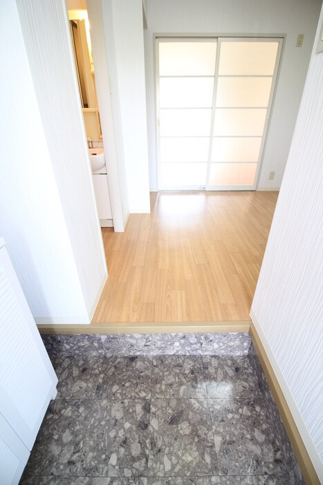 物件内観写真15　(玄関)