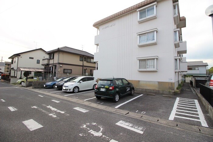 物件外観写真4　(駐車場)