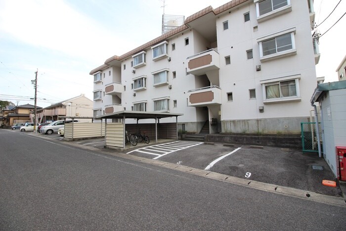 物件外観写真5　(駐車場)