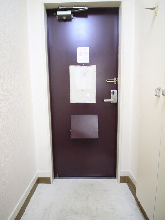 物件内観写真16　(玄関)