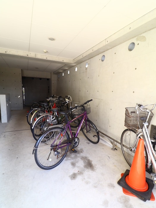 物件外観写真5　(駐輪場)