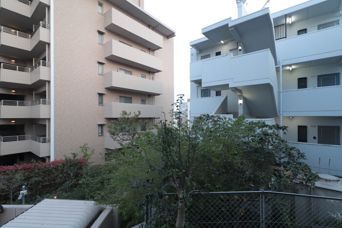 物件内観写真16　(室内からの展望)