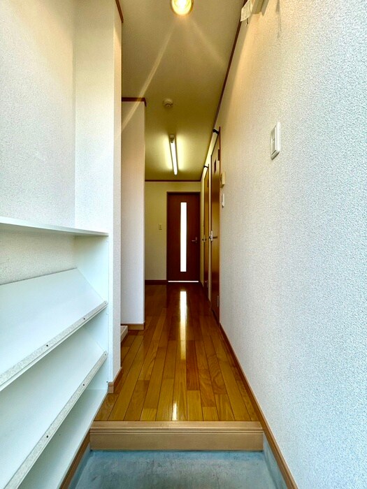 物件内観写真14　(玄関)