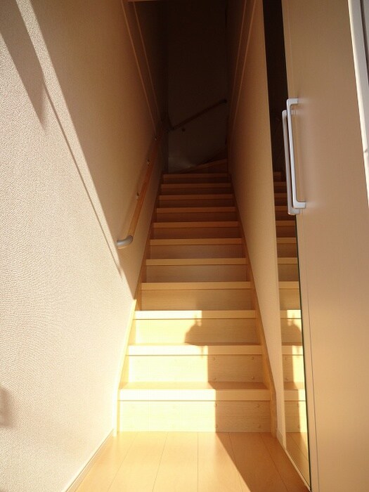 物件内観写真12　(玄関)