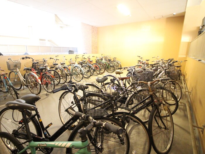 物件外観写真4　(駐輪場)