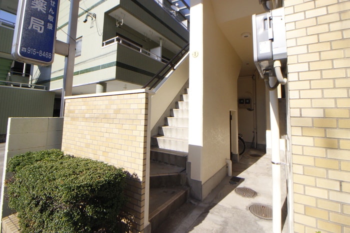 物件外観写真4　(エントランス部分)