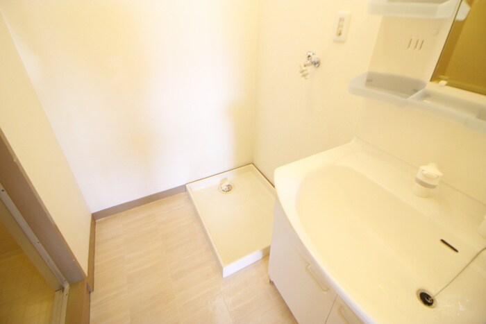 物件内観写真16　(洗濯機置場)