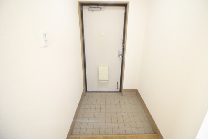 物件内観写真18　(玄関)