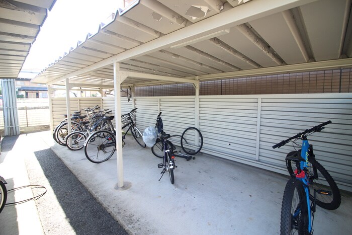 物件外観写真3　(駐輪場)
