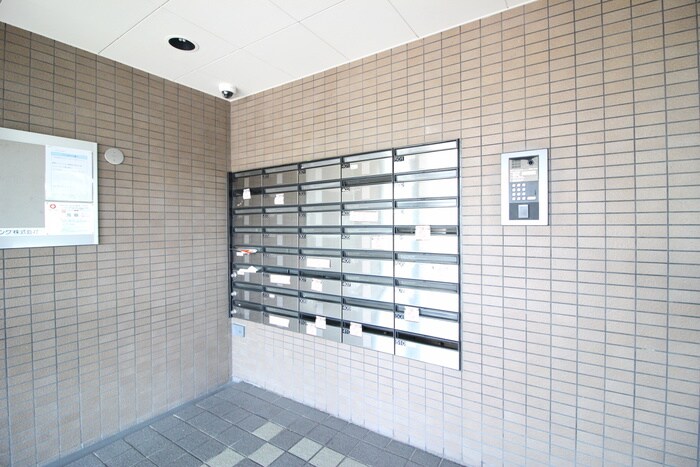 物件外観写真5　(エントランス部分)