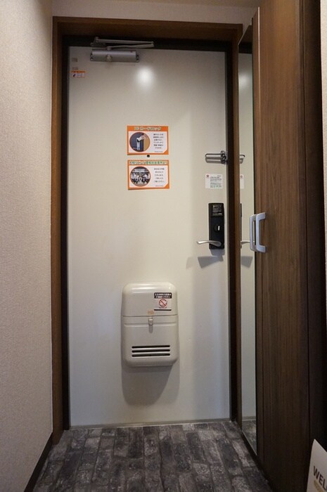 物件内観写真13　(玄関)