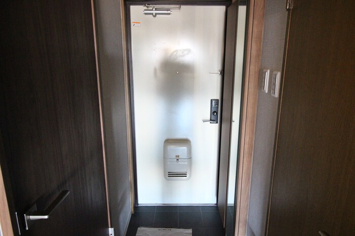 物件内観写真16　(玄関)