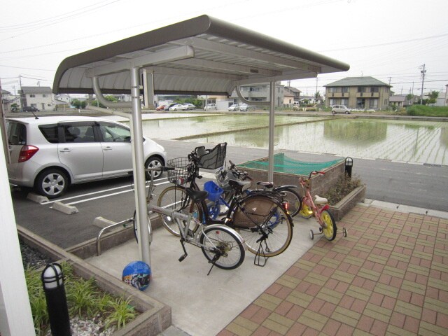 物件外観写真3　(駐輪場)
