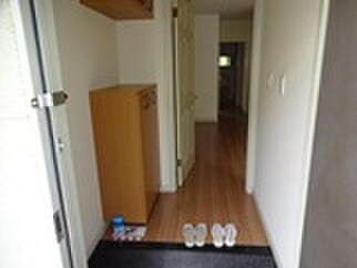 物件内観写真10　(玄関)