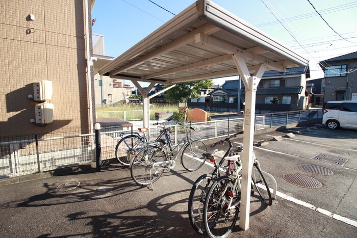 物件外観写真3　(駐輪場)