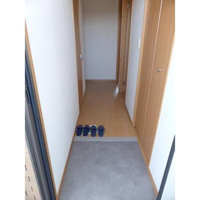 物件内観写真13　(玄関)