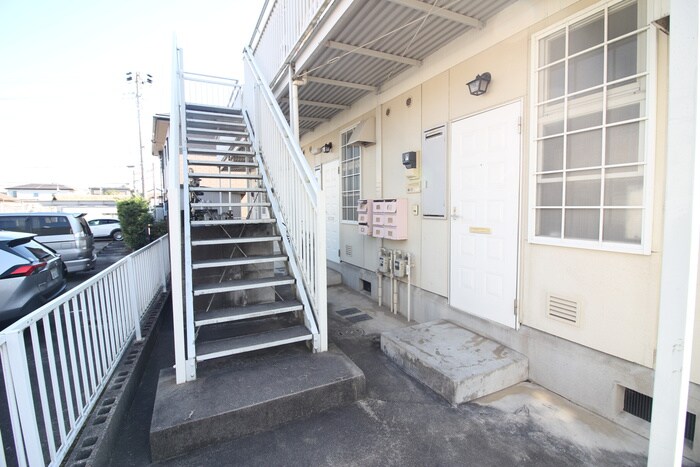 物件外観写真3　(エントランス部分)