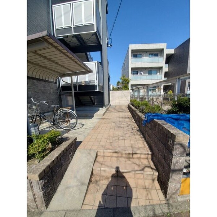 物件外観写真2　(駐輪場)