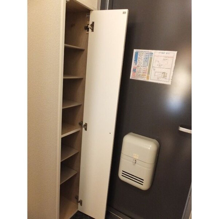 物件内観写真6　(玄関)