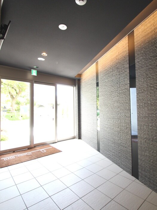 物件外観写真5　(エントランス部分)