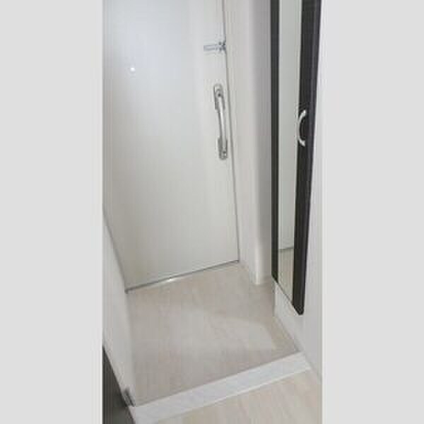 物件内観写真11　(玄関)