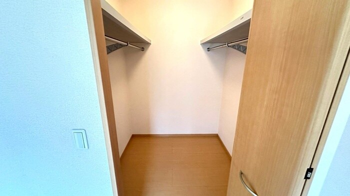 物件内観写真11　(収納)