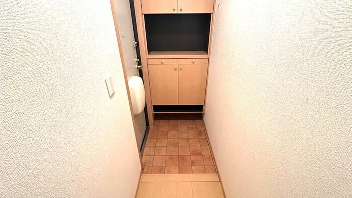 物件内観写真13　(玄関)