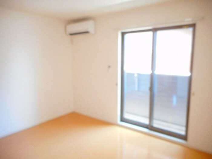 物件内観写真2　(居室)