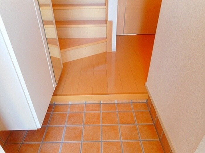 物件内観写真11　(玄関)