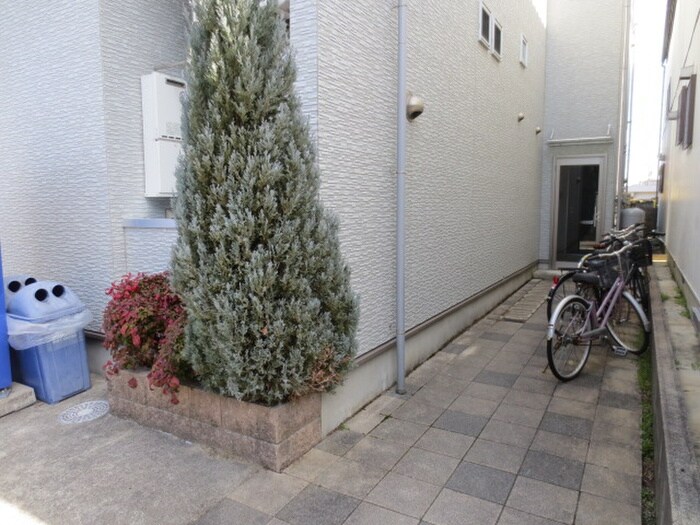 物件外観写真5　(エントランス部分)