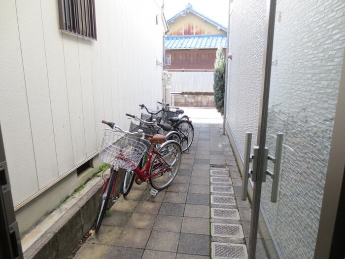 物件外観写真6　(駐輪場)