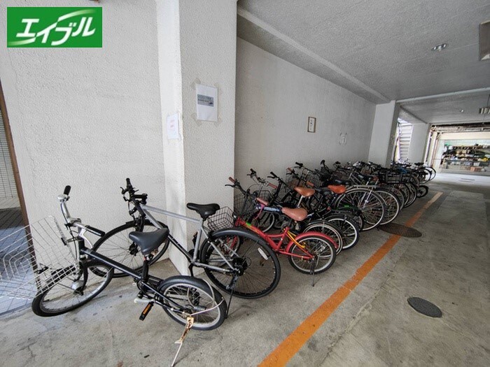 物件外観写真3　(駐輪場)