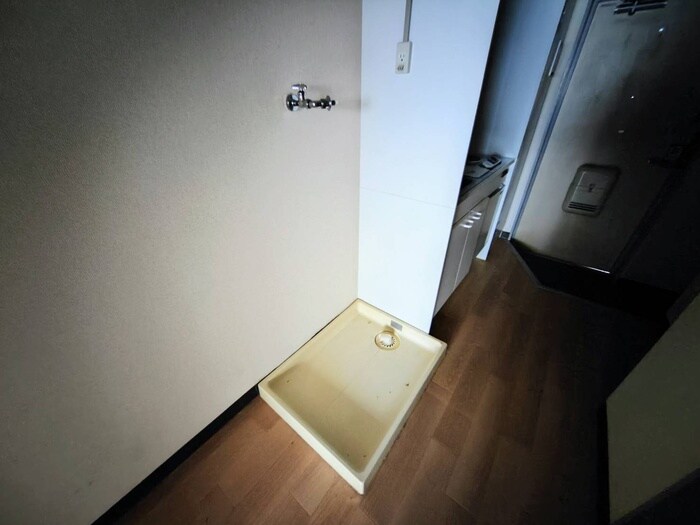 物件内観写真15　(洗濯機置場)