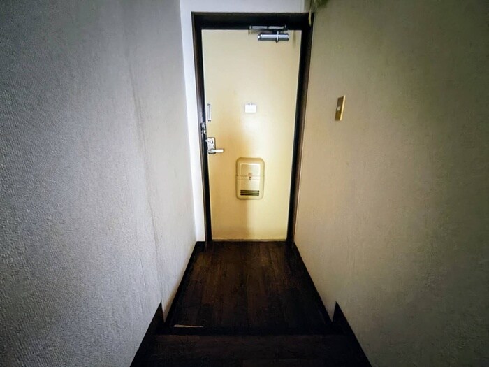 物件内観写真16　(玄関)