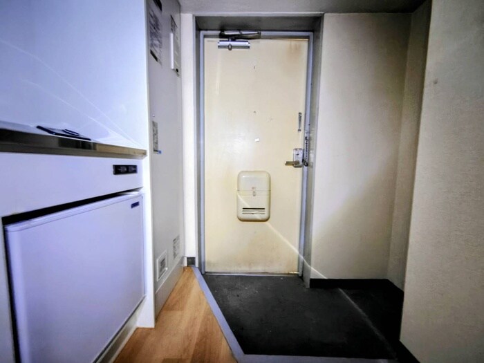 物件内観写真16　(玄関)