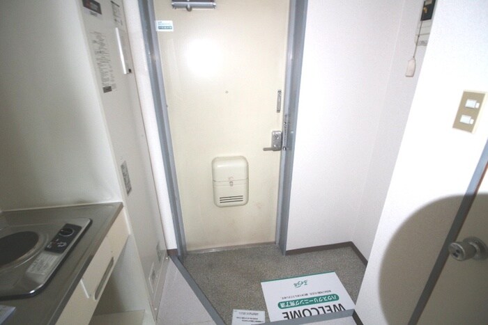 物件内観写真18　(玄関)